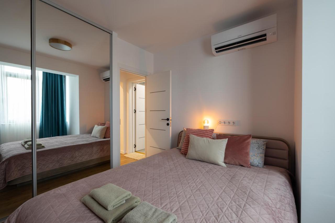 Opal Beachfront Apartment Varna Exteriör bild